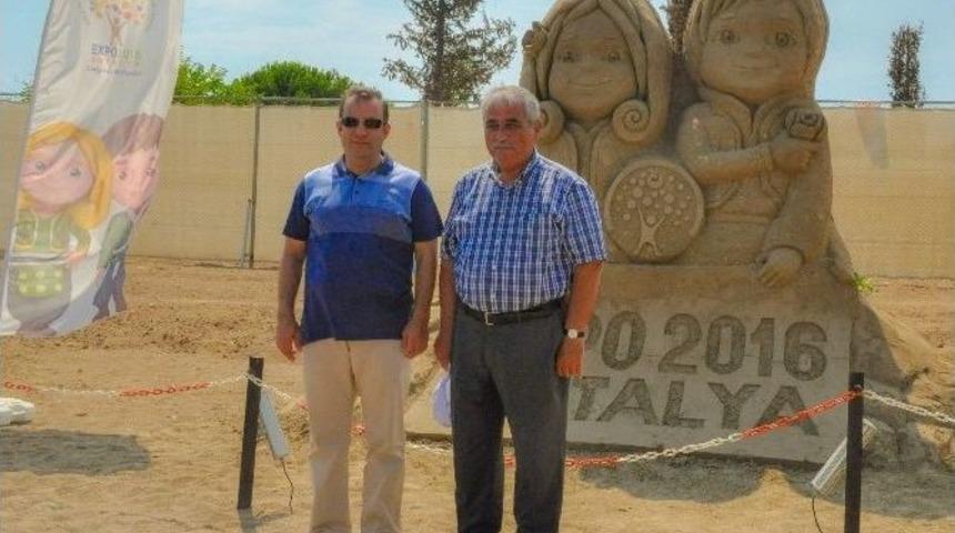 Vali T&uuml;rker, Kum Heykeller Sergisini Gezdi