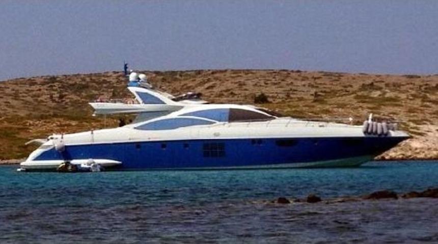 Yatla Yunan Adalarını Gezen D&ouml;rt &Uuml;nl&uuml; Ismin Tatil Keyfi