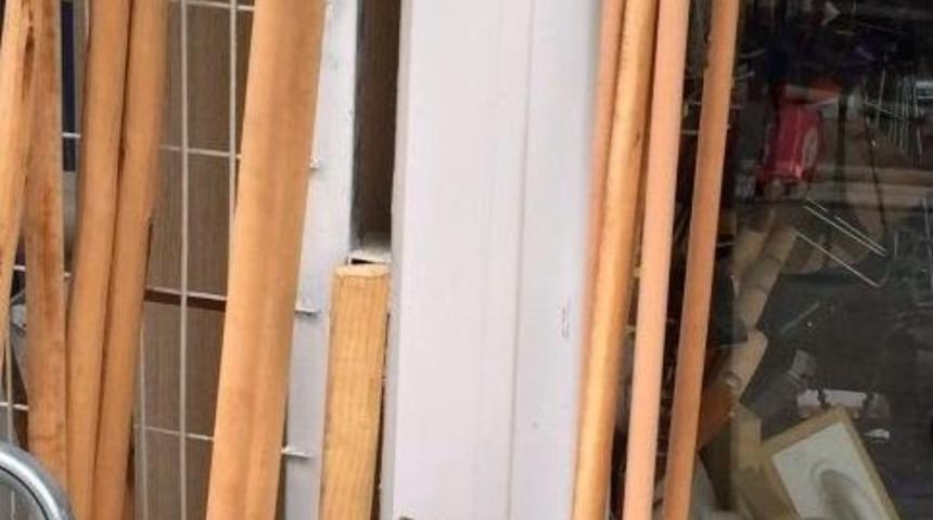 Akyazı&rsquo;da Rastgele Tabanca İle Ateş Eden İki Kişiye Meydan Dayağı
