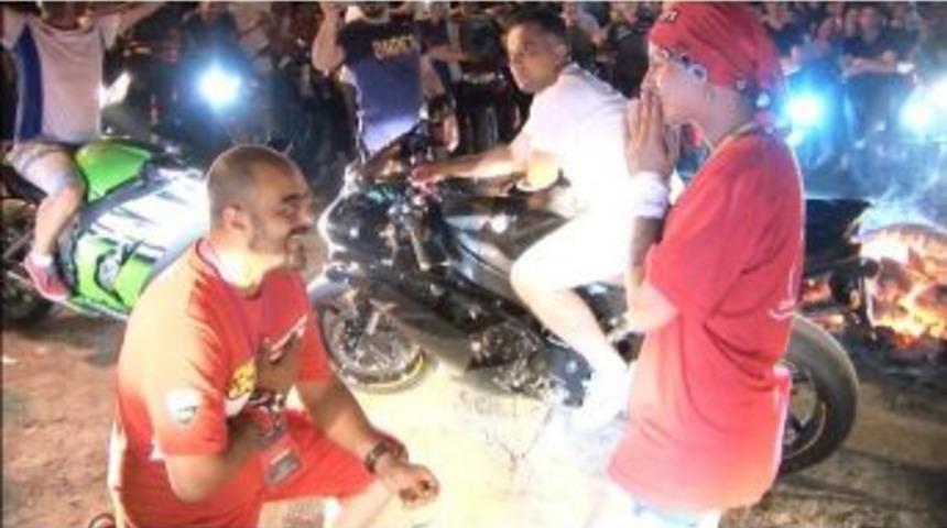 Festivalde S&uuml;rpriz Evlenme Teklifi