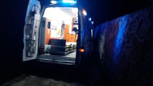 Hasta Taşıyan Ambulans Istinat Duvarına Çarptı: 1 Yaralı