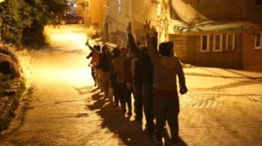 Cezaevi Binasına Ses Bombası Atıldı