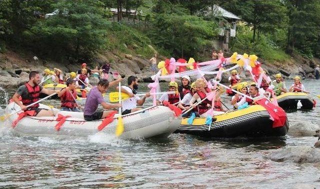 Rize’de ’rafting’li Düğün