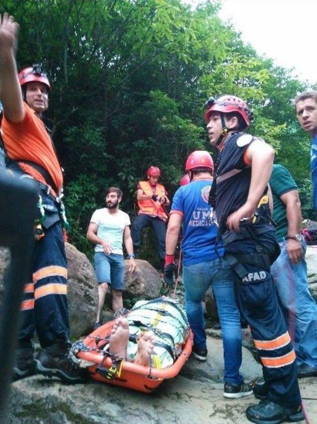 Turistik Şelalede Can Pazarı