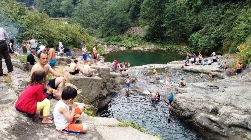 Karadeniz&rsquo;de Derelere H&uuml;cum