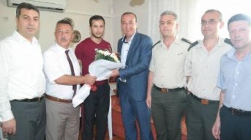 Başkan &Ouml;zt&uuml;rk Doğubayazıt Gazisini Evinde Ziyaret Etti