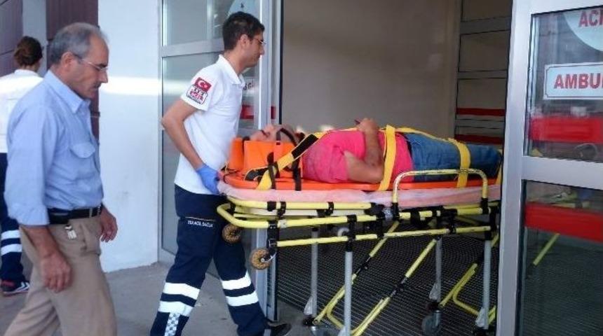 Adıyaman&rsquo;da Minib&uuml;s Yayaya &Ccedil;arptı: 1 Yaralı