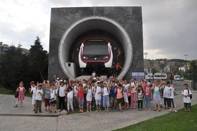 Bilge Çocuklar Miniatürk’te Türkiye’yi Köşe Bucak Gezdiler