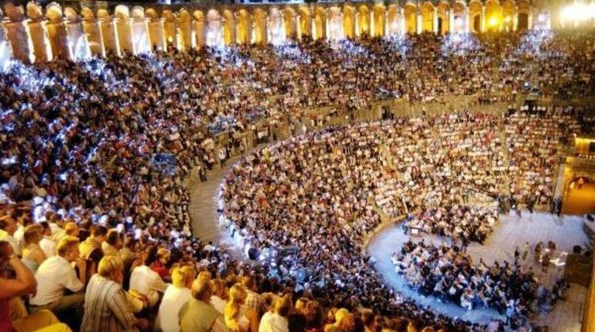 Aspendos'ta 115 Desibel Uyarısı