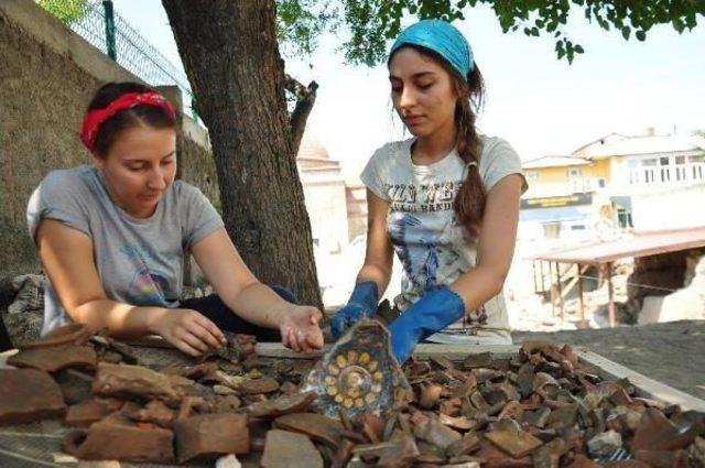 Secret Of İznik Tiles In Kilns