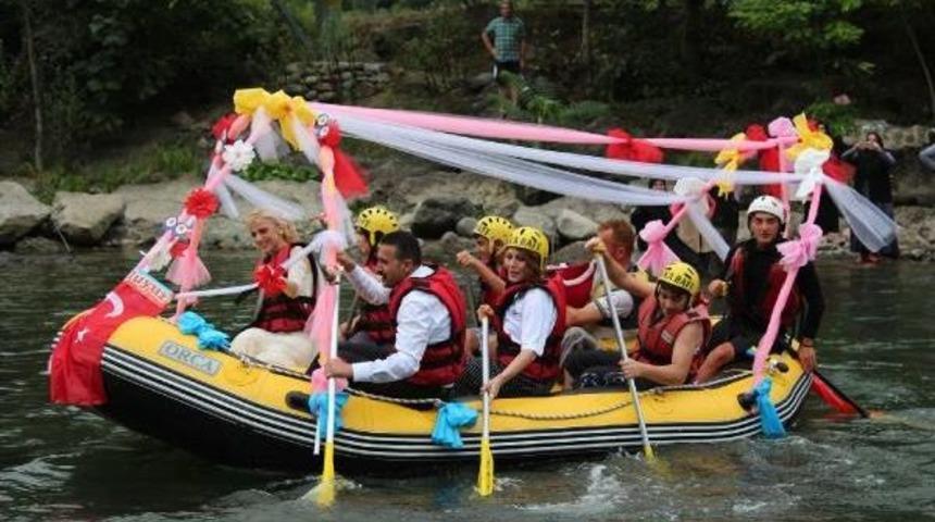Gelin Ve Damattan Rafting Botuyla Düğün Konvoyu
