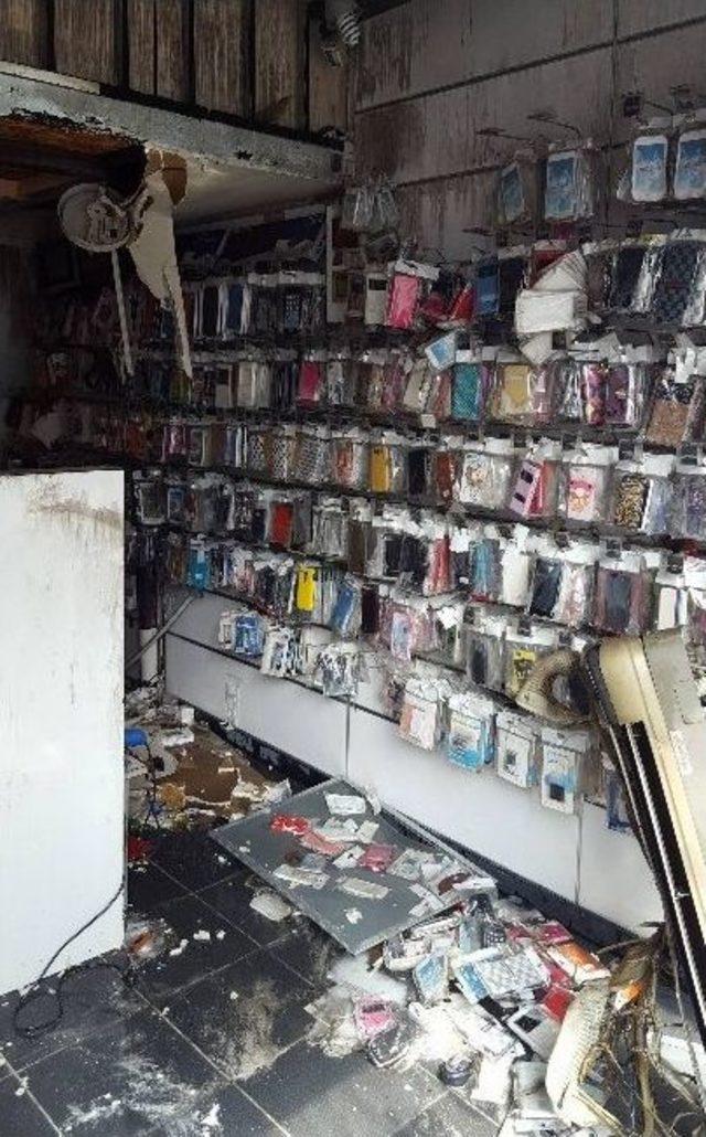 100 Bin Liralık Telefon Kül Oldu