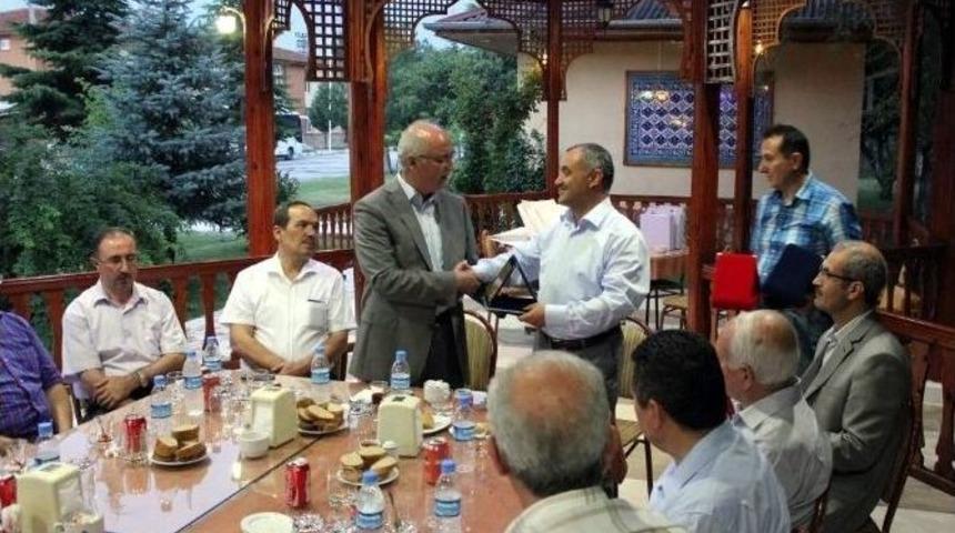 M&uuml;ft&uuml;l&uuml;kte Akyıl, K&ouml;k Ve Başt&uuml;rk&rsquo;e Veda