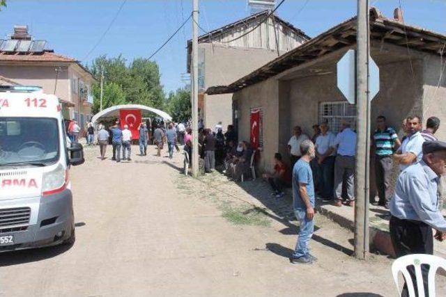 Şehit Onbaşı Barış Aybek'in Annesi Kürtçe Ağıtlar Yaktı