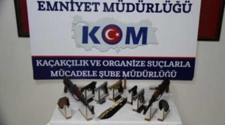 Diyarbakır&rsquo;da 13 Adrese Operasyon: 11 G&ouml;zaltı