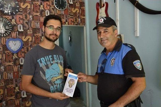 Polis Boğulmalara Karşı Broşür Dağıttı