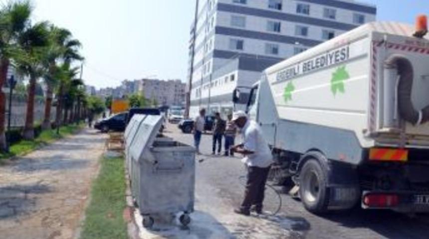 Erdemili&rsquo;de &Ccedil;&ouml;p Konteynerleri Dezenfekte Ediliyor
