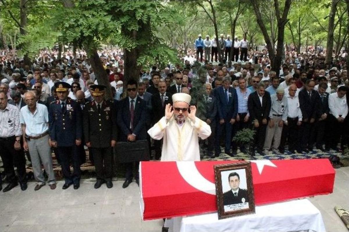 Şehit Emniyet M&uuml;d&uuml;r&uuml; Son Yolculuğuna Uğurlandı