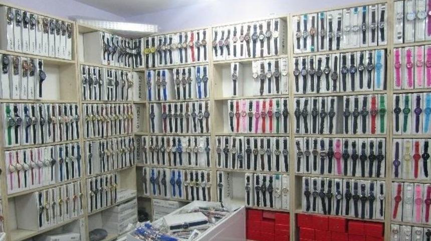 İstanbul&rsquo;da Sahte Ve Ka&ccedil;ak &Uuml;r&uuml;n Satıcılarına Operasyon