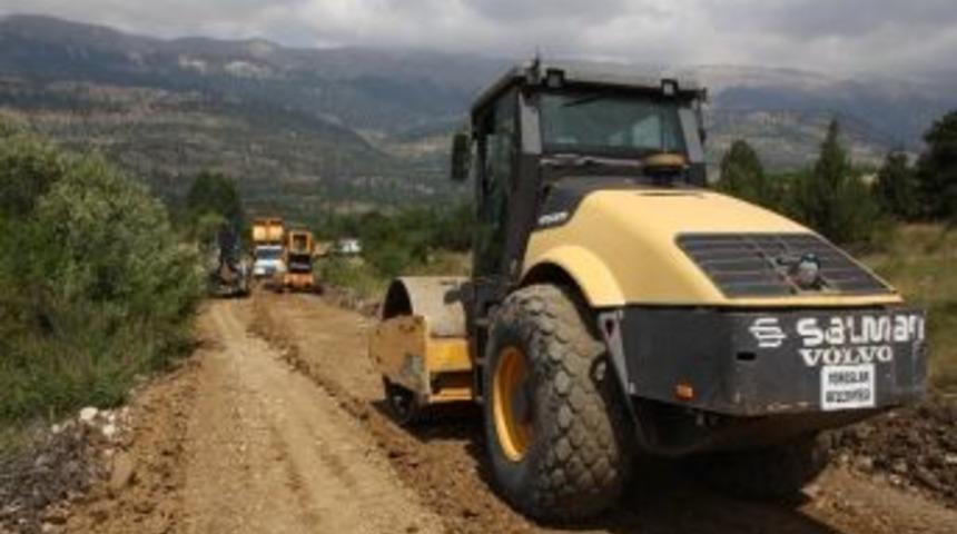 Toroslar Belediyesi, Yeni Mahallelerde &Ccedil;alışmalarını Aralıksız S&uuml;rd&uuml;r&uuml;yor