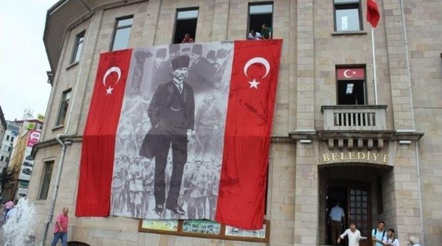 Giresun Belediyesi&rsquo;nden Ter&ouml;r Olaylarına Bayraklı Tepki