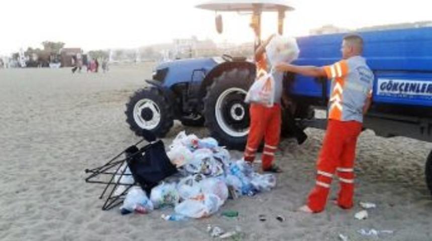 Ayvalık Belediyesi Sahilleri Temizliyor
