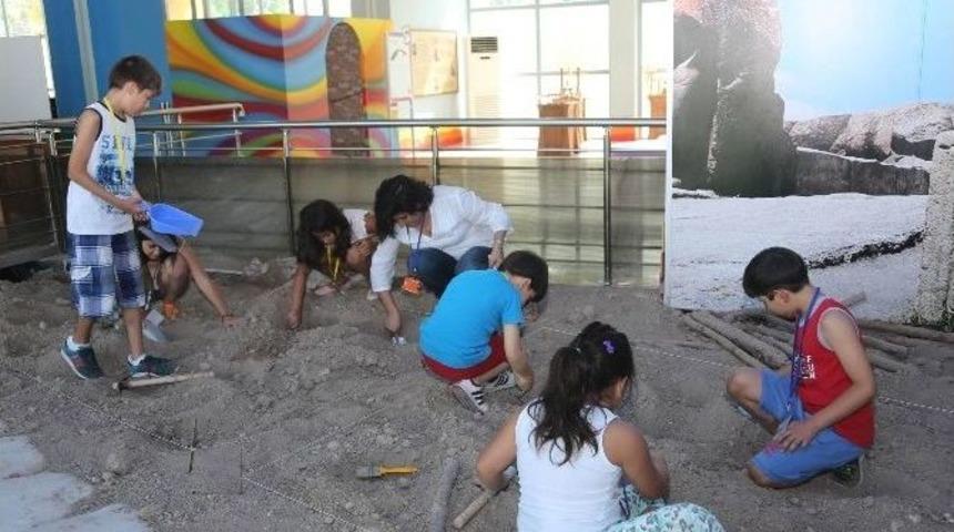 Geleceğin Arkeologları İş Başında