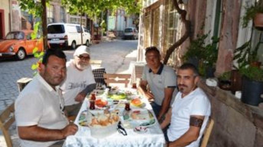 Hamburg-ayvalık Arasında Engelliler İ&ccedil;in Dayanışma K&ouml;pr&uuml;s&uuml; Kuruluyor