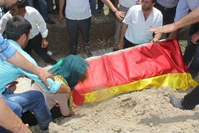 Karakola Intihar Sldırısında &Ouml;len Pkk lı Toprağa Verildi 2