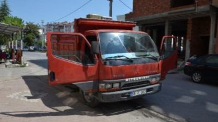 Kamyonu &Ccedil;alıştırmayınca &Ccedil;alamadılar
