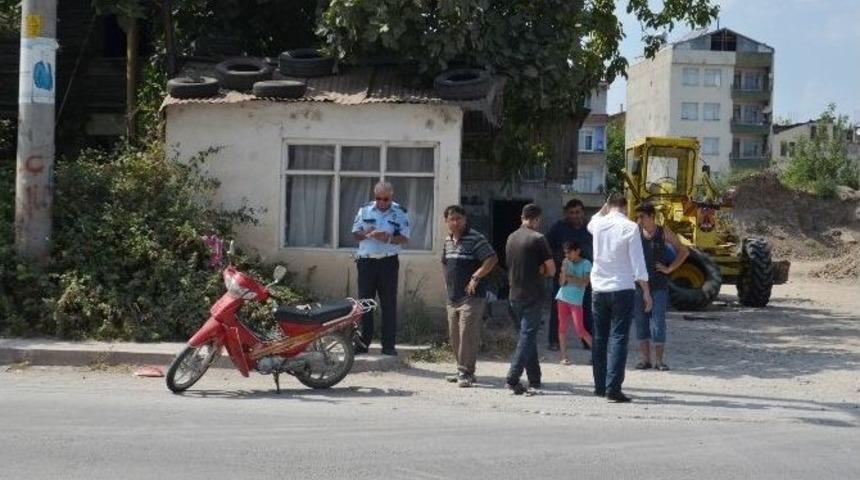 Bafra&rsquo;da Otomobil İle Motosiklet &Ccedil;arpıştı: 1 Yaralı