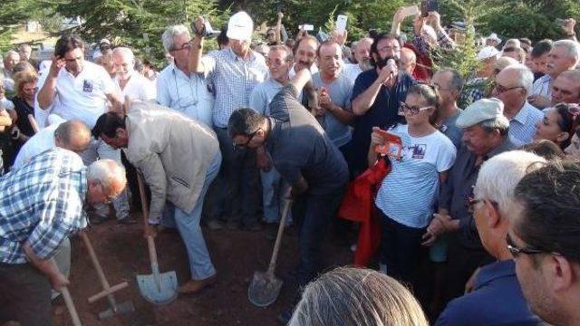 Fikret Otyam, Hacıbektaş'ta Aydınlar Mezarlığı’Na Defnedildi