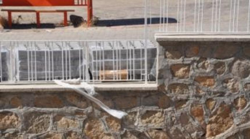 Kaymakamlık Bah&ccedil;esindeki Ş&uuml;pheli Paket Korkuttu