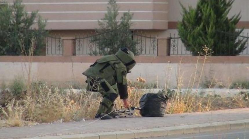 Adıyaman'da Bomba Paniği Yaşatan Ş&uuml;pheli Poşetten &Ccedil;&ouml;p &Ccedil;ıktı