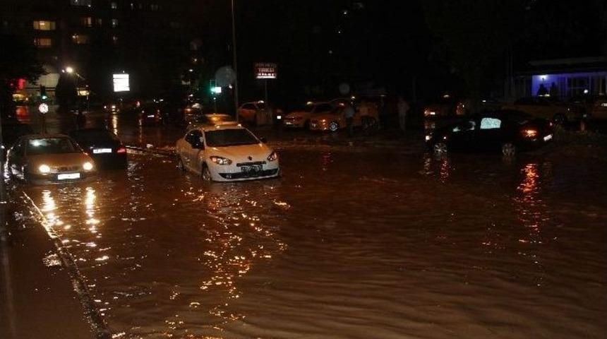 Başkentli Yaz Yağmuruna Hazırlıksız Yakalandı