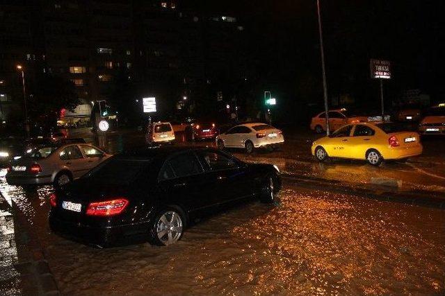 Başkentli Yaz Yağmuruna Hazırlıksız Yakalandı 1