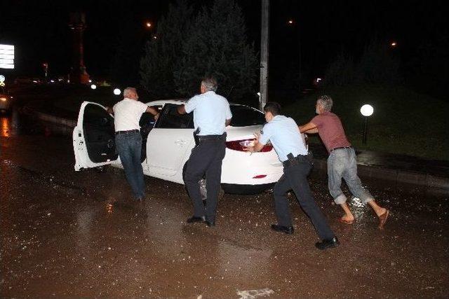 Başkentli Yaz Yağmuruna Hazırlıksız Yakalandı 2