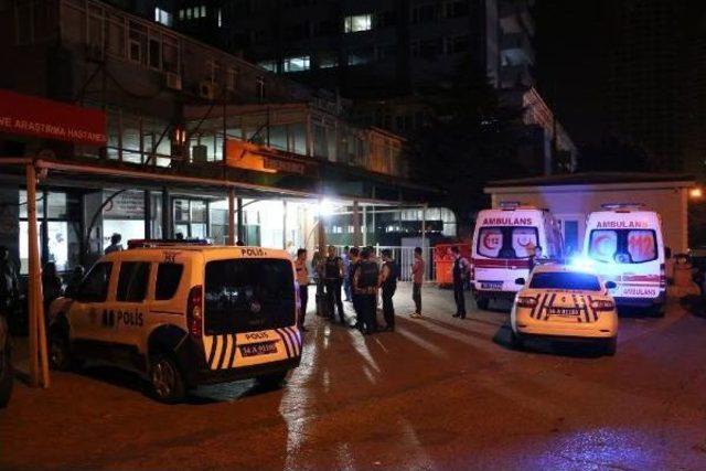 Beşiktaş ta 1 Polis Silahla, Şişli de 2 Polis Bı&ccedil;akla Yaralandı 1