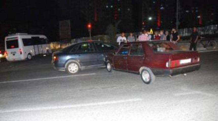 Batman&rsquo;da Maddi Hasarlı Trafik Kazası