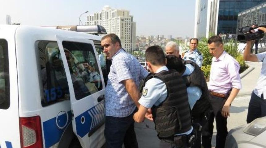 Ataşehir Belediyesi &Ouml;n&uuml;nde Silahlı Kavga (1)