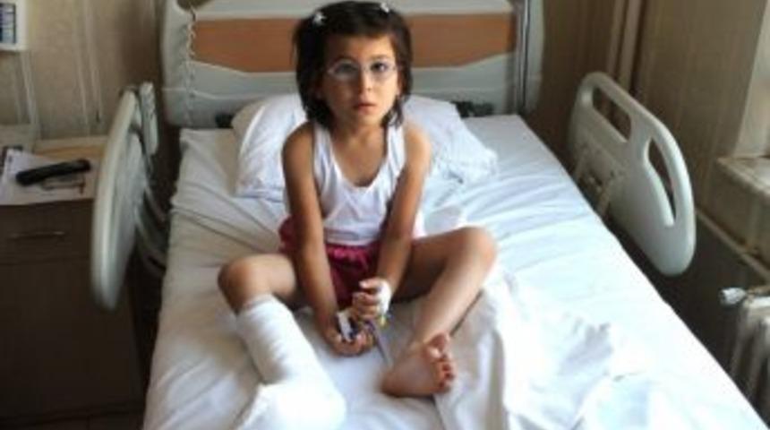 6 Parmaklı &Ccedil;ocuğun Bir Parmağı Ameliyatla Alındı