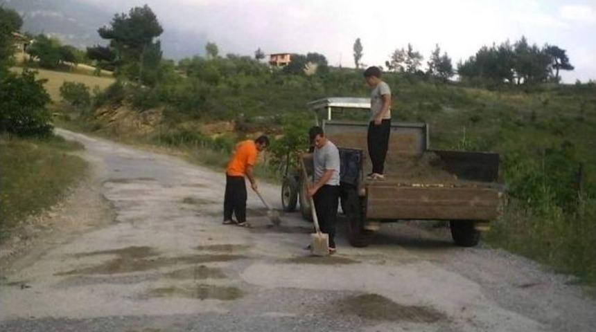 Feke&rsquo;de Vatandaş Kendi Yolunu Kendisi Yapıyor