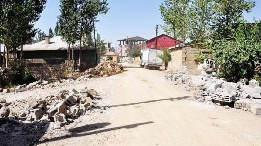 Yol Genişletme &Ccedil;alışmaları Devam Ediyor