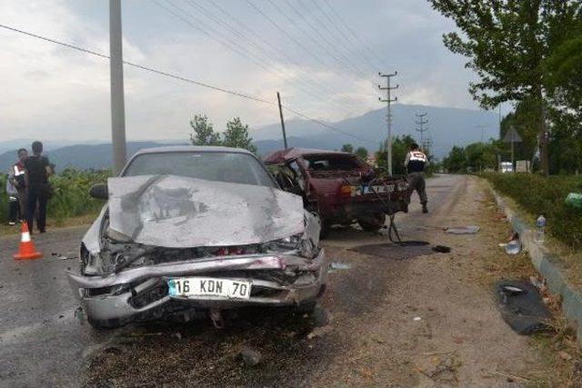 Otomobil Karşı Şeride Geçti: 1'i Ağır 5 Yaralı