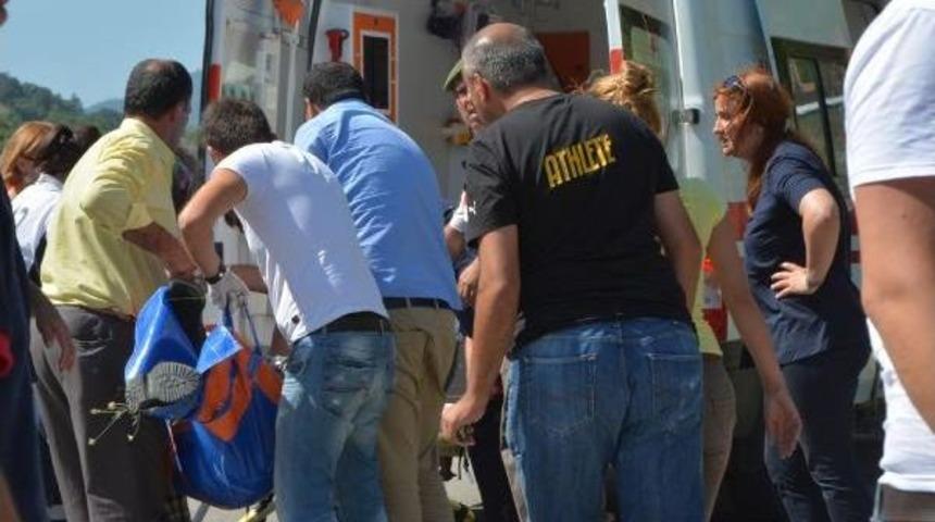 Sinop'ta Otomobil Takla Attı: 1 &Ouml;l&uuml;, 1 Yaralı