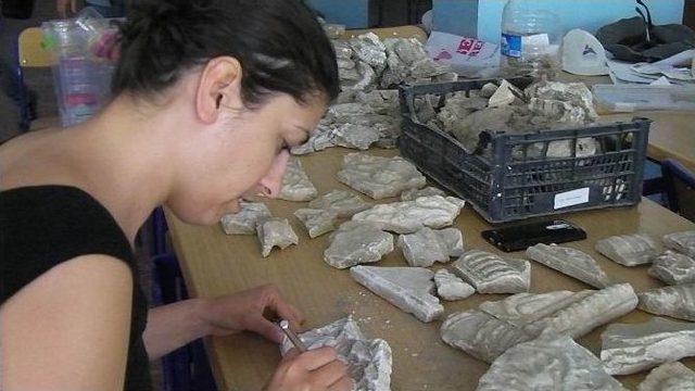 Hoşap Kalesi’ndeki Kazı Çalışması 1