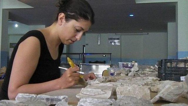 Hoşap Kalesi’ndeki Kazı Çalışması 2