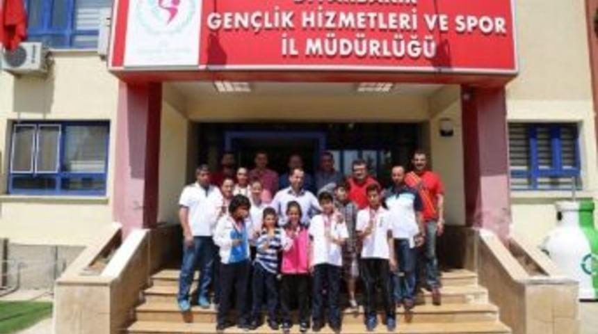 Gen&ccedil;lik Ve Spor M&uuml;d&uuml;r&uuml; Şampiyon Karatecileri Ağırladı