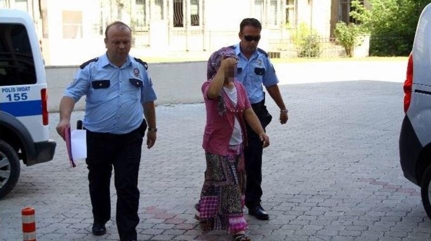 Hırsızlık Zanlısı 2 Kadın Yakalandı