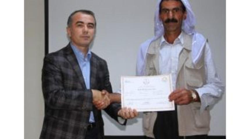 Eğitim G&ouml;ren &Ccedil;ift&ccedil;ilere Sertifikaları Verildi